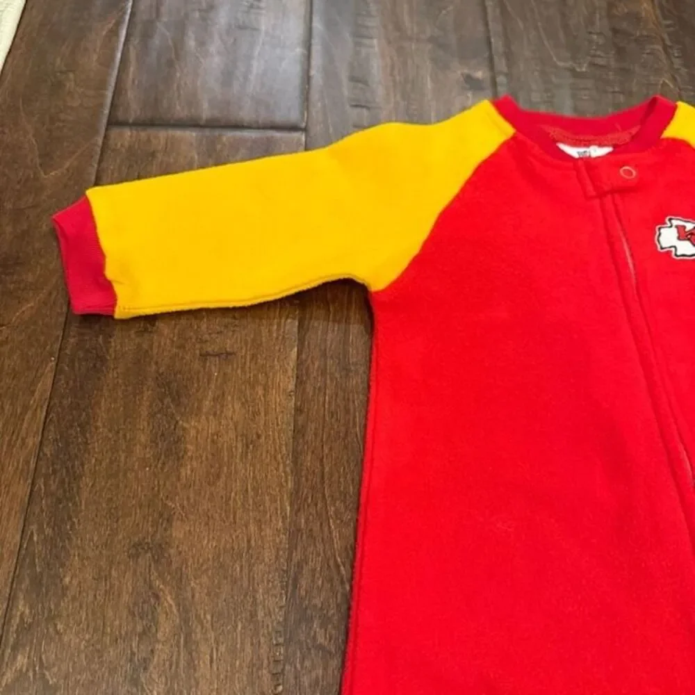 NFL Kansas City Chiefs Blanket Sleeper Onsie Footie size 6-9 Months Football